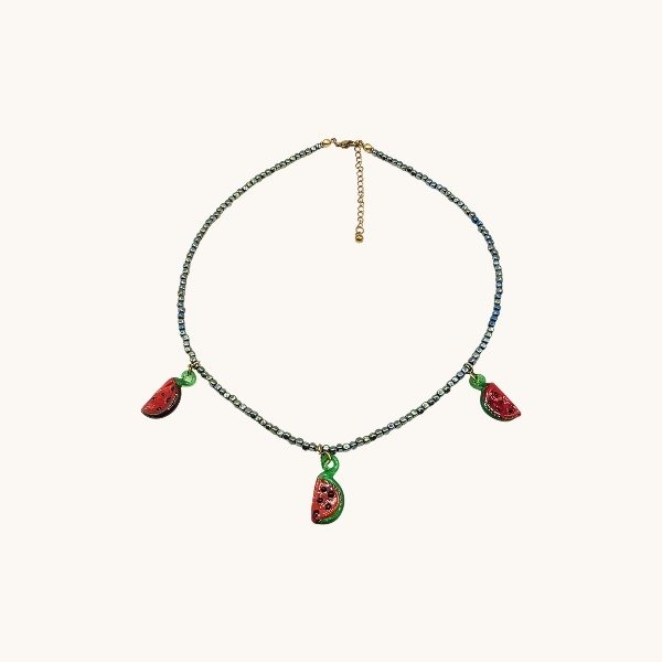 Collar Watermelon en la orilla